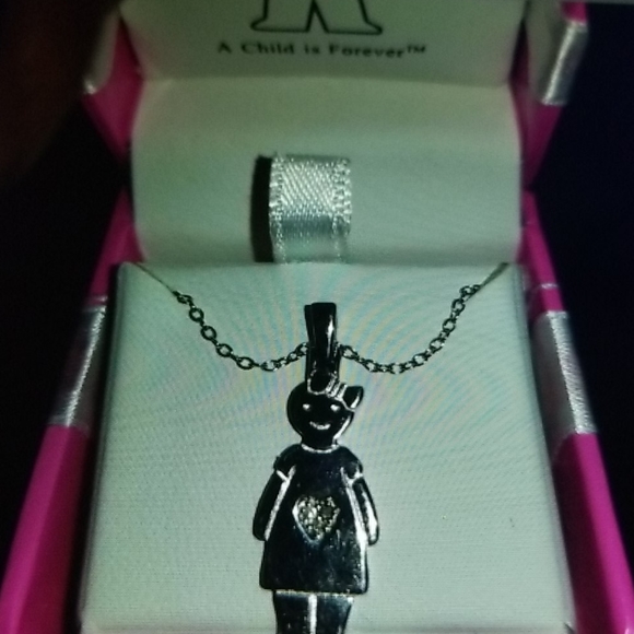 STERLING SILVER LITTLE GIRL CHILD FOREVER CHARM NECKLACE 925 NIB - Picture 1 of 2